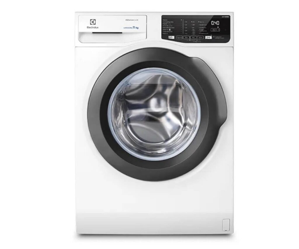 Máquina de lavar Electrolux 11kg LFE11, um modelo tecnológico que ajuda a reduzir a conta de luz a longo prazo.